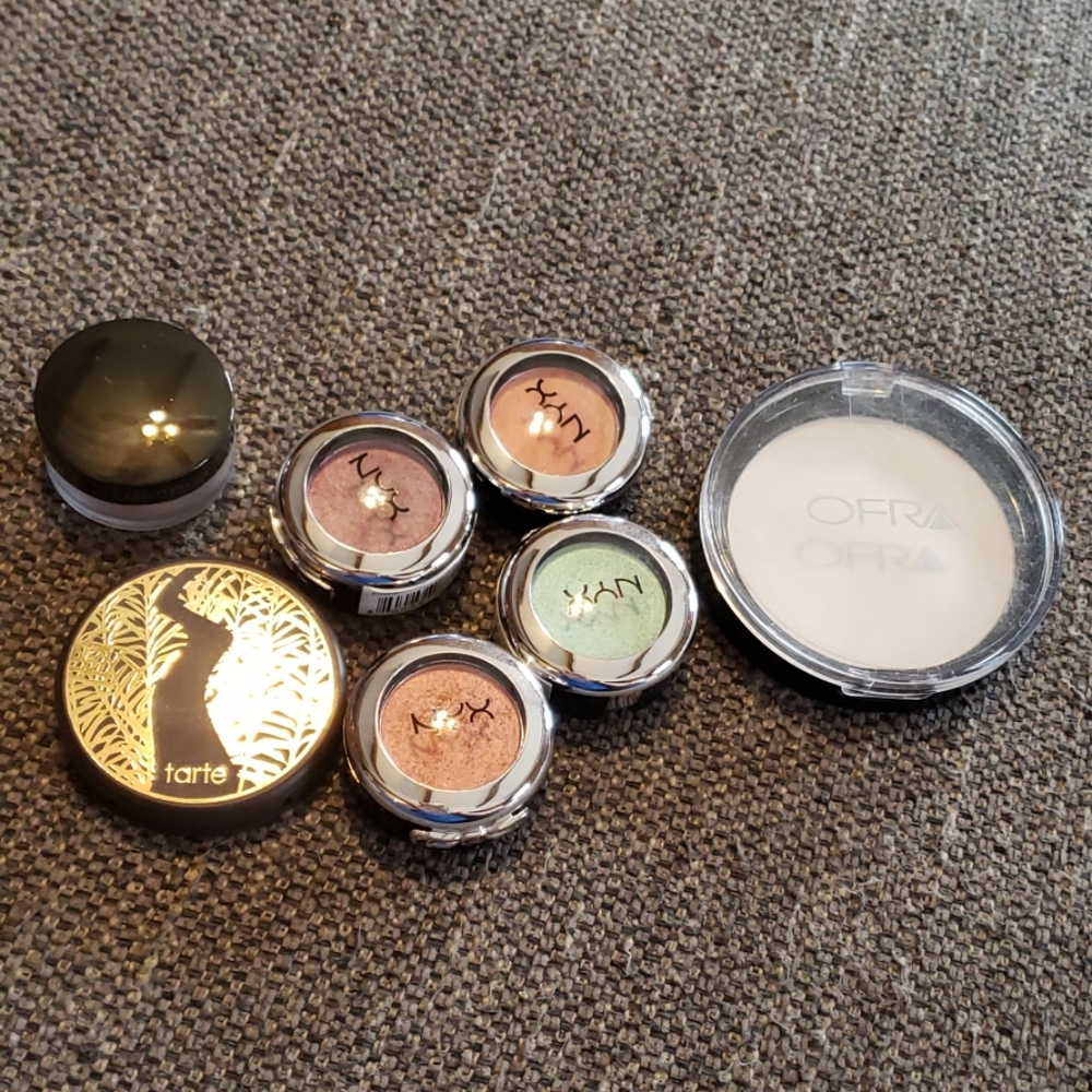 Bundle of 7 makeup items.